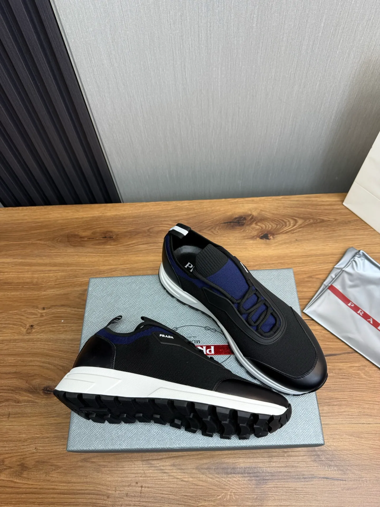 Men's shoes 💰500💰 [PRADA] Men's shoes are popular in the counter, official website is synchronized, 1 high-quality shipment ✔️Original fly-woven cowhide + cowhide lining, original original bottom, 38-45 (45 customized, non-refundable)